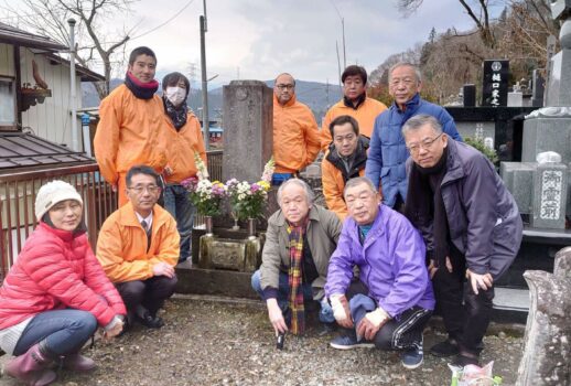 石坂荘作先生の没後８０年の命日に吾妻倫理法人会と石坂荘作顕彰会でお墓掃除。